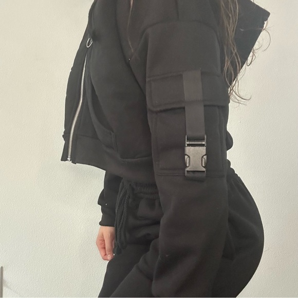 BLACK SWEATSUIT - Picture 3 of 6